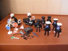play mobil  lot de policiers et moto