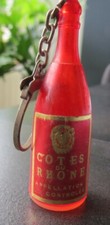 PORTE CLE - KEYCHAIN -  BOUTEILLE COTE DU RHONE - EXCELLENT ETAT