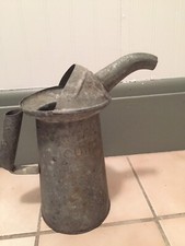 VINTAGE OIL CAN HOLDS 2 QUART