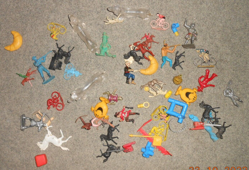 Lot petits jouets - ,
