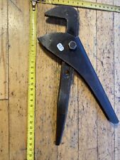 (n°420 old tool, OUTIL  ANCIEN, clé à griffes de plombier