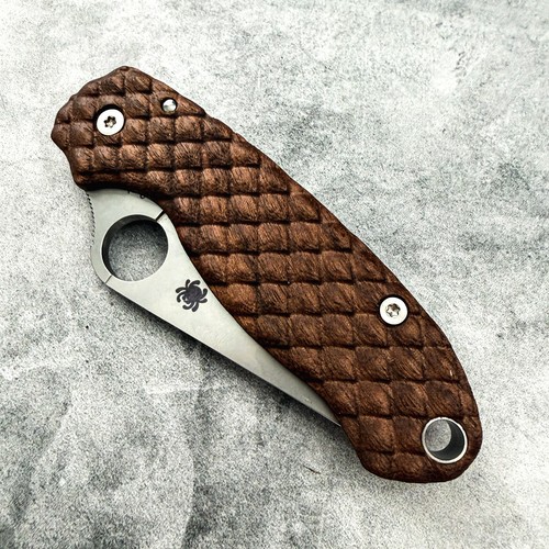 Dragonscale walnut scales for
