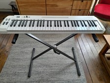 Samson CARBON 61 - Clavier maître 61 notes - avec stand mais sans emballage.