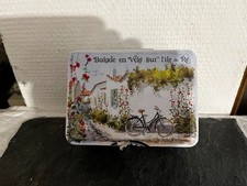 Boite métallique ancienne de