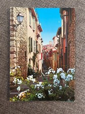 CPM ANTIBES LA RUE DU HAUT CASTELET