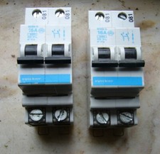 2 x 1  FUSIBLE ELECTRIQUE 16A  DISJONCTEUR  240 V BIPOLAIRE  vynckier SERIE  G 
