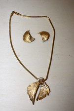 Parure de boucles d'oreilles clips vintages + collier strass  Givenchy années 70