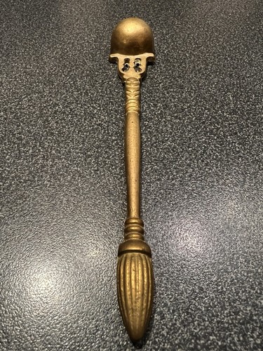 Cuillère ancienne cire à - À,