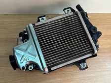 UN RADIATEUR AVEC SON SUPPORT SCOOTER HONDA 125 PCX 2010 2011 2012 2013