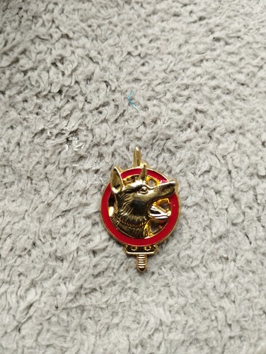 Pin armee maitre chien dore - s,