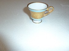 tasse et sous-tasse en