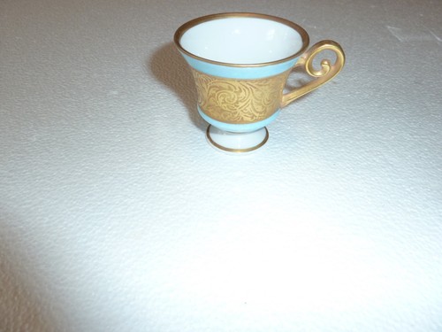 Tasse sous en - tasse,