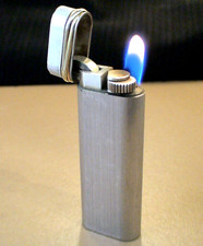 Briquet ancien { Cartier Must