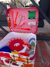 VALISE DE COUTURE , OUVRAGE ,  BRODERIE D'ENFANT , FILLETTE , VINTAGE 60 , 70'S