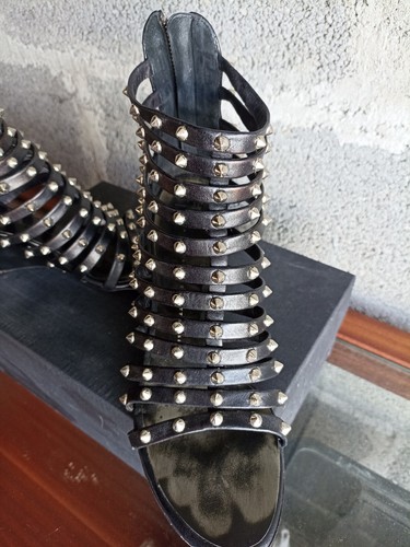 Sandales cuir clouté - en,