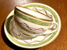 Tasse et soucoupe à thé vert