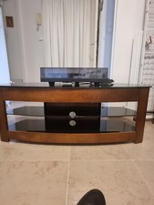  Meuble TV bois wenge et verre (3 tablettes). Très bon état.  Passage de câbles