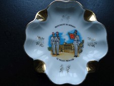 Cendrier principauté de Monaco " palais princier " porcelaine monte-carlo