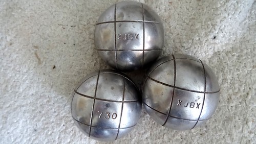Triplette boules de - -,