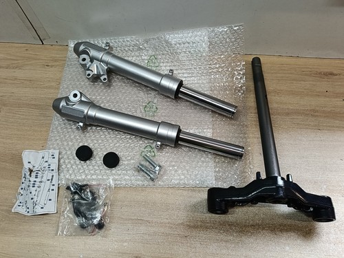 Une fourche complete - une, te