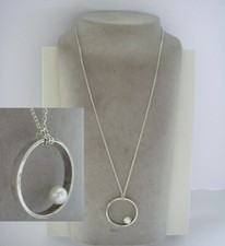 joli collier perle sur