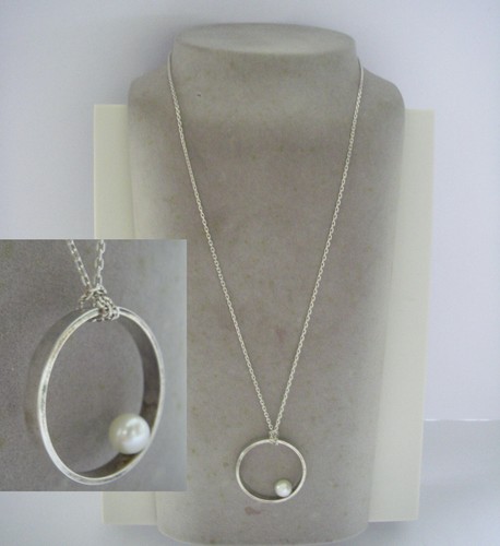 Joli collier perle sur - joli,