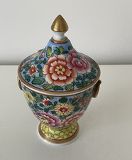 Joli pot porcelaine de Samson.