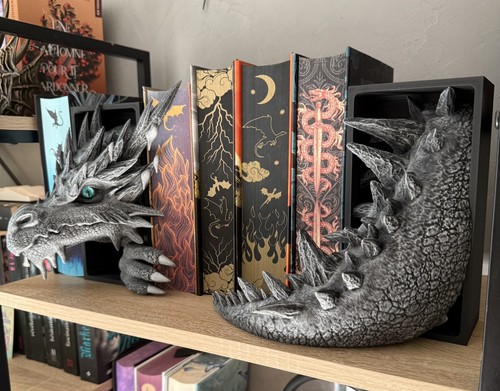 Book nook dragon peint la - book,