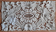 ancien napperon brodé ajouré