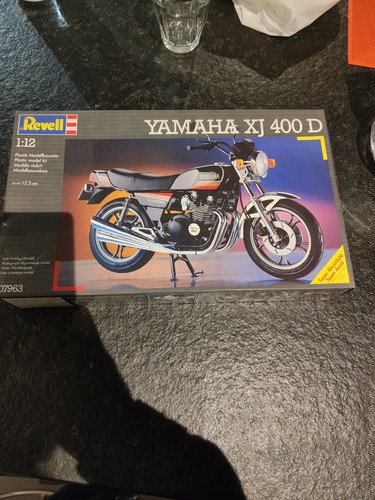 Maquette revell yamaha 400 - xj,