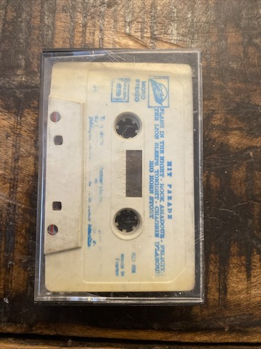 Cassette audio hit - :,