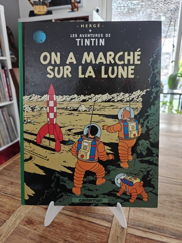 Hergé tintin on a - —,