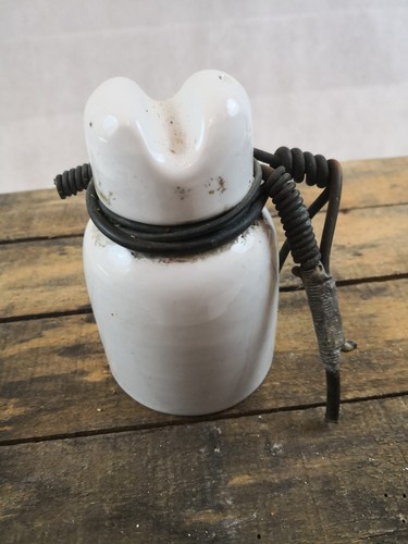 Isolateur électrique ancien
