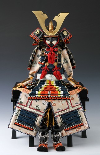 Poupée figurine samouraï