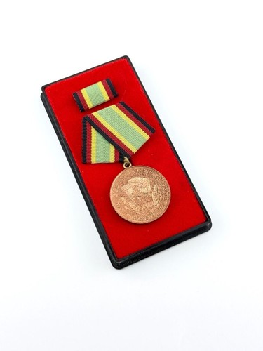 Médaille rda nva pour loyaux - médaille,