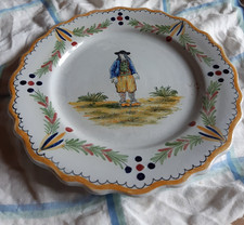 ASSIETTE FAIENCE MALICORNE OU QUIMPER  D 12 198  BRETON  AU SABOT DIAM  24,5cm