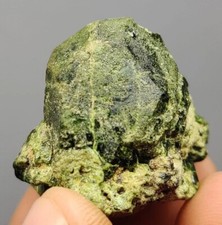 Cristaux terminés de Grenat démantoïde sur gangue/40 grammes