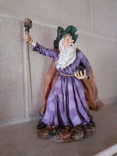 Statuette figurine mage