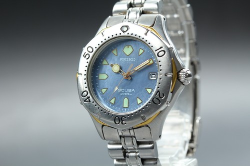 Presque comme neuve montre - comme, neuve]