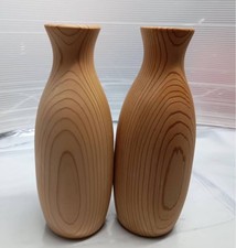Bouteilles de saké de cèdre