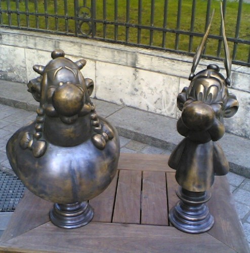 Astérix emett bustes en - st,
