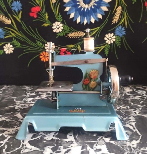 Machine coudre la - à, de