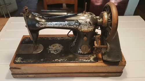 Ancienne machine coudre à - ancienne,