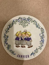 Une assiette Les Triplés Limoges  mois de janvier