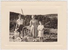 PHOTOGRAPHIE ANCIENNE PROMENADE EN POUSSETTE/BEBE en BARBOTEUSE-PHOTO VINTAGE 56