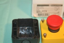   TELEMECANIQUE  BOITE à Bouton  XALJ174