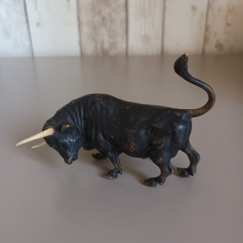 Ancien petit taureau - de, style