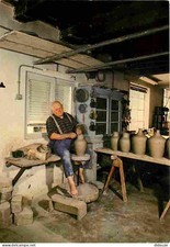 Metiers - Potier - Poteries - Artisan au tour à pieds à la Poterie Ignace Friedm