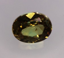 0,76 ct  Magnifique grenat démantoïde de Russie AAA