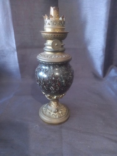 Ancienne lampe pétrole en - à,
